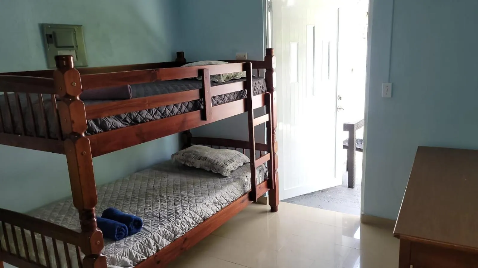 Apartment Private Studio Near Beach-Full Bath, Kitchenette, Sleeps 2, Unit 5 San Juan