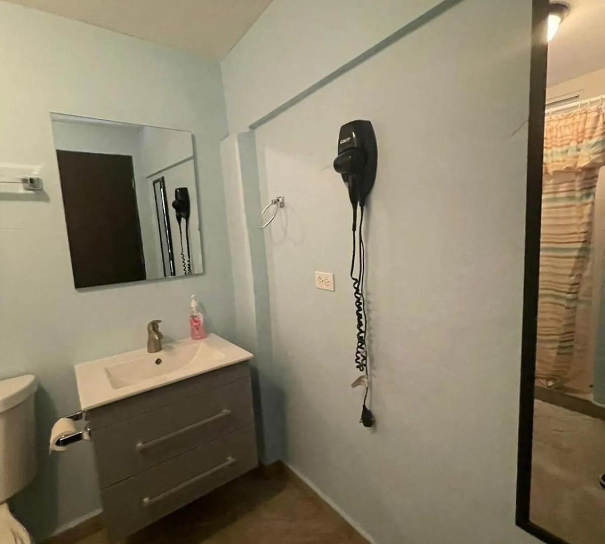 Apartment Private Studio Near Beach-Full Bath, Kitchenette, Sleeps 2, Unit 5 San Juan Puerto Rico