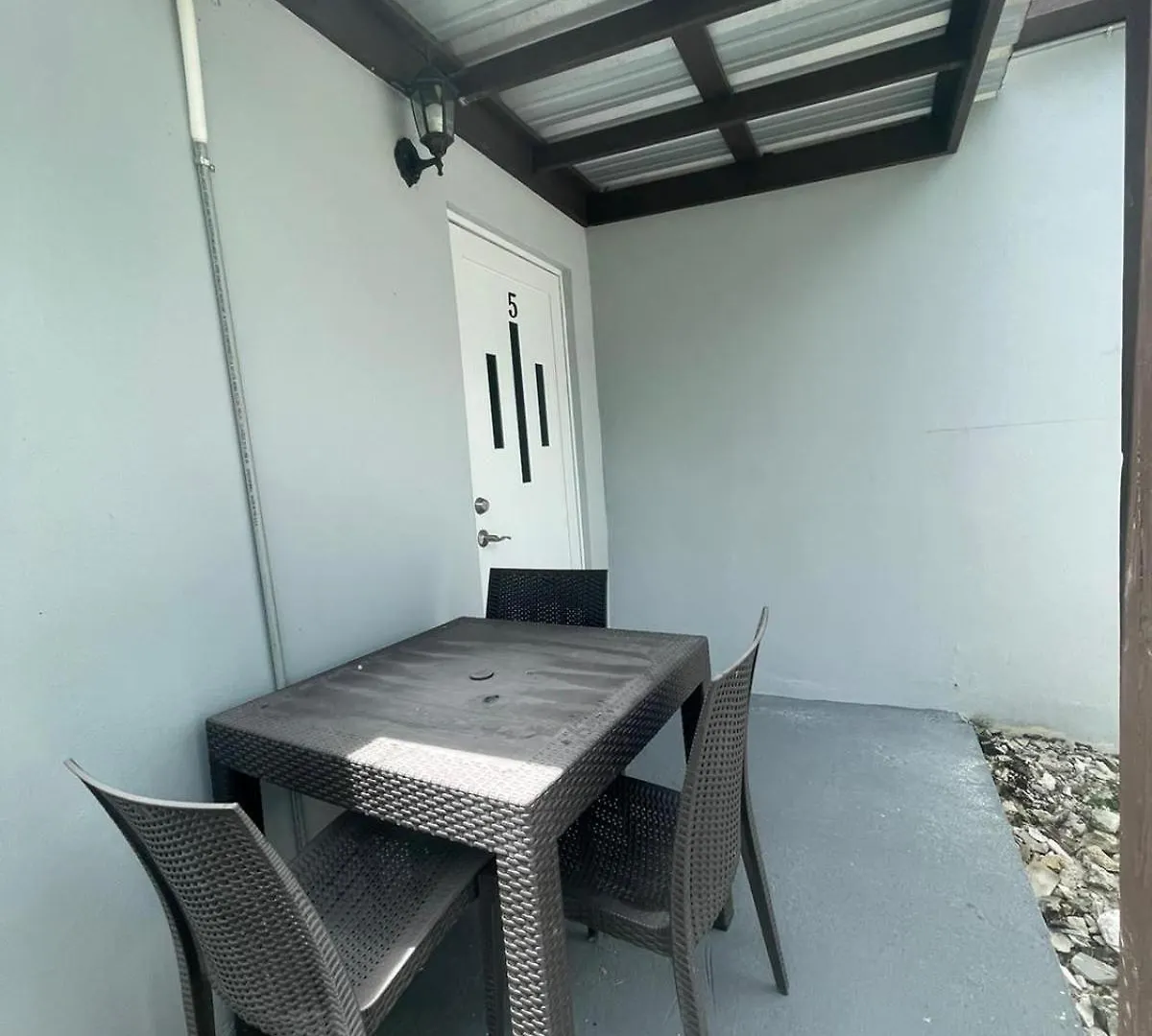 Private Studio Near Beach-Full Bath, Kitchenette, Sleeps 2, Unit 5 San Juan