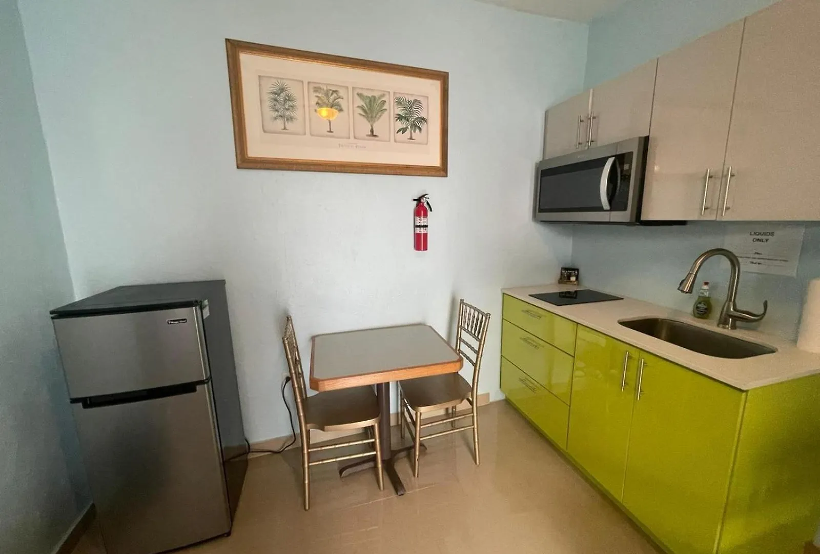 Apartment Private Studio Near Beach-Full Bath, Kitchenette, Sleeps 2, Unit 5 San Juan